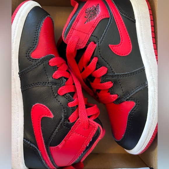 Jordan 1’s MID size 11c - Picture 2 of 5